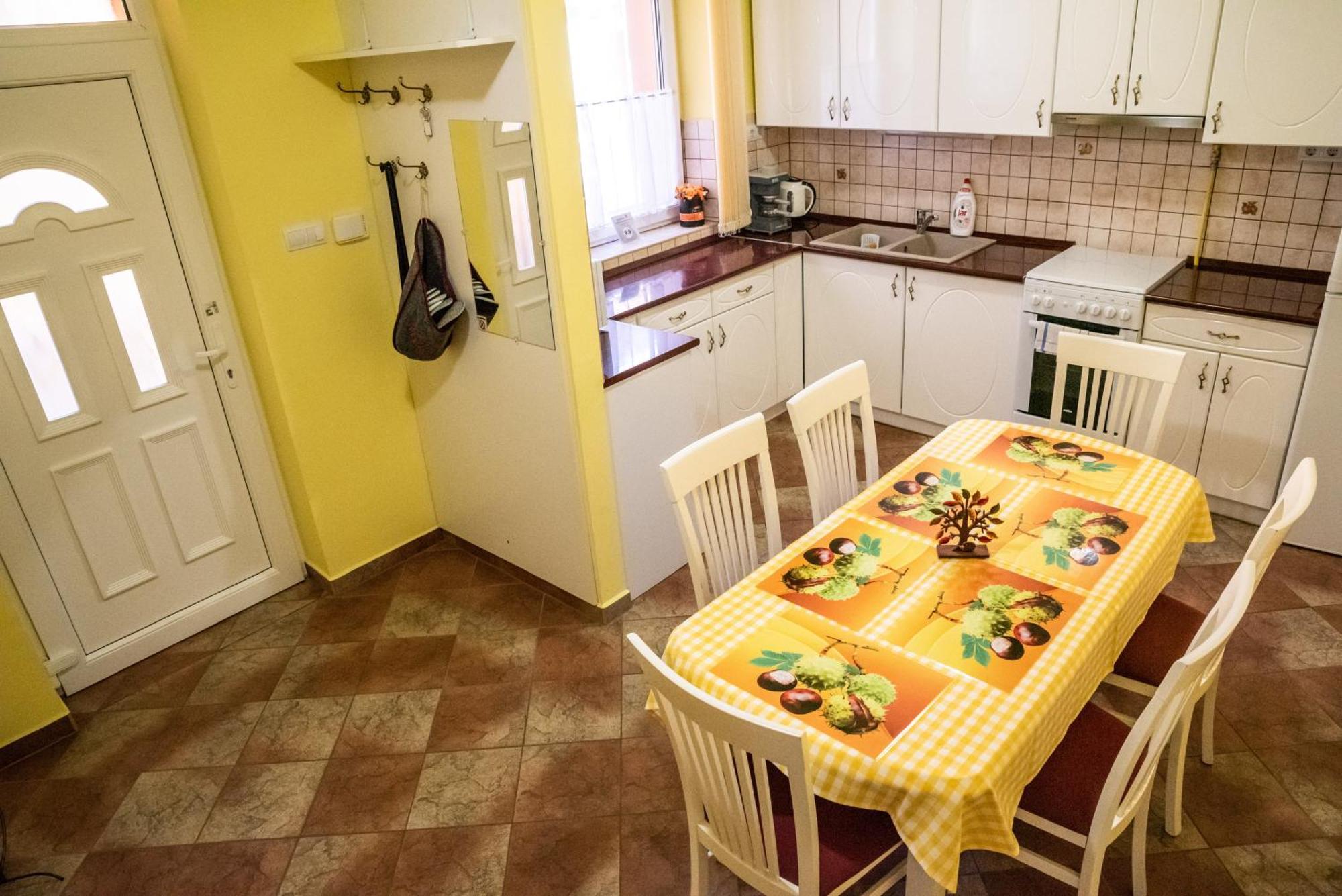 Gesztenye Apartman Makó Eksteriør billede